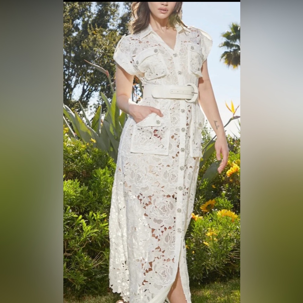 New w/tags L’Atiste Elegant White Lace Dress